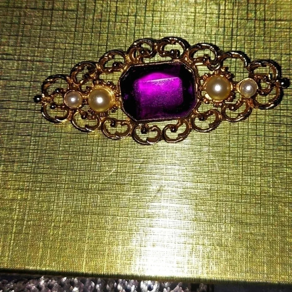 Vintage Goldtone Brooch Purple Stone and Faux Pearls 💜 - Picture 1 of 4